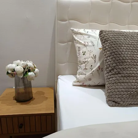 Dandelion Apartment *